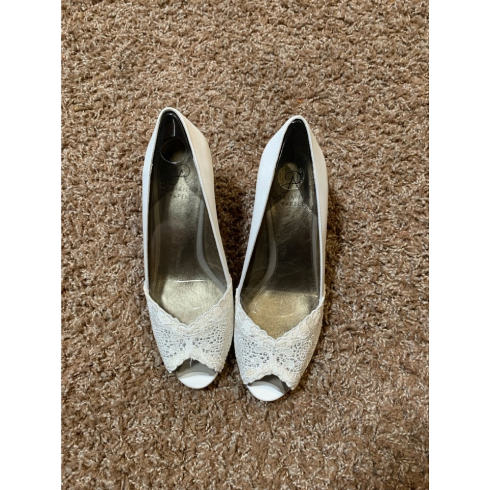 Women's Adrianna Papell White Heels Size 7.5